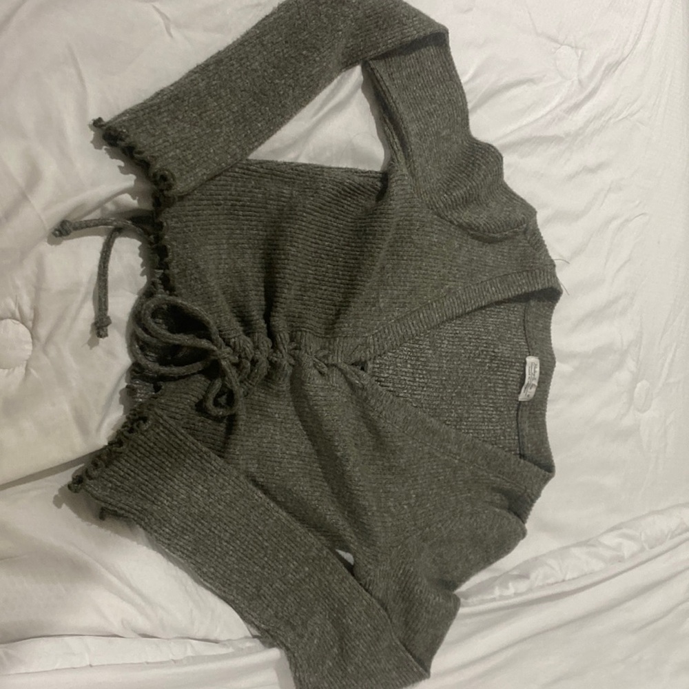 Long sleeve green top